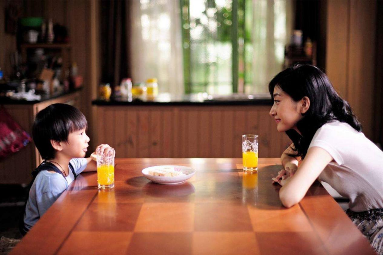 “你剁肉吵到我孙子午休了”，老人上门质问，邻居硬核回怼太解气