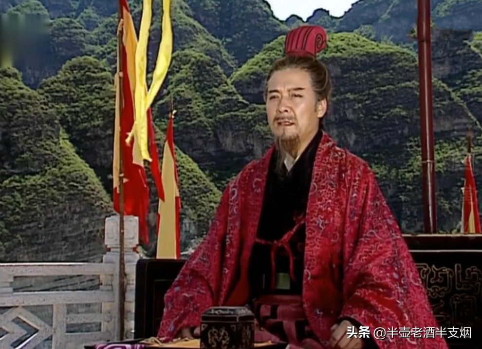 刘备哪来的底气让关羽接受黄忠,关羽为什么不愿黄忠为伍