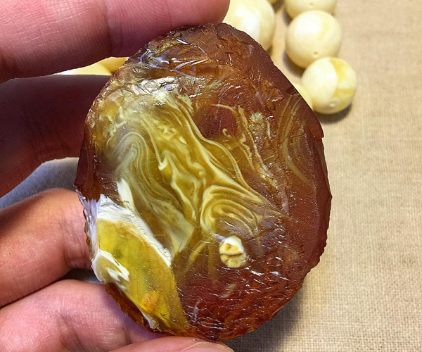 回流蜜蜡就是二代蜜蜡是真的吗,二代蜜蜡原石怎么辨别