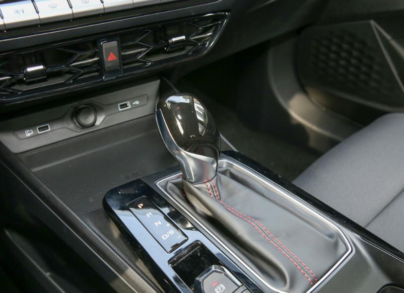 自动挡省油小汽车推荐哪款车型,皮实耐造的自动挡小轿车推荐几款