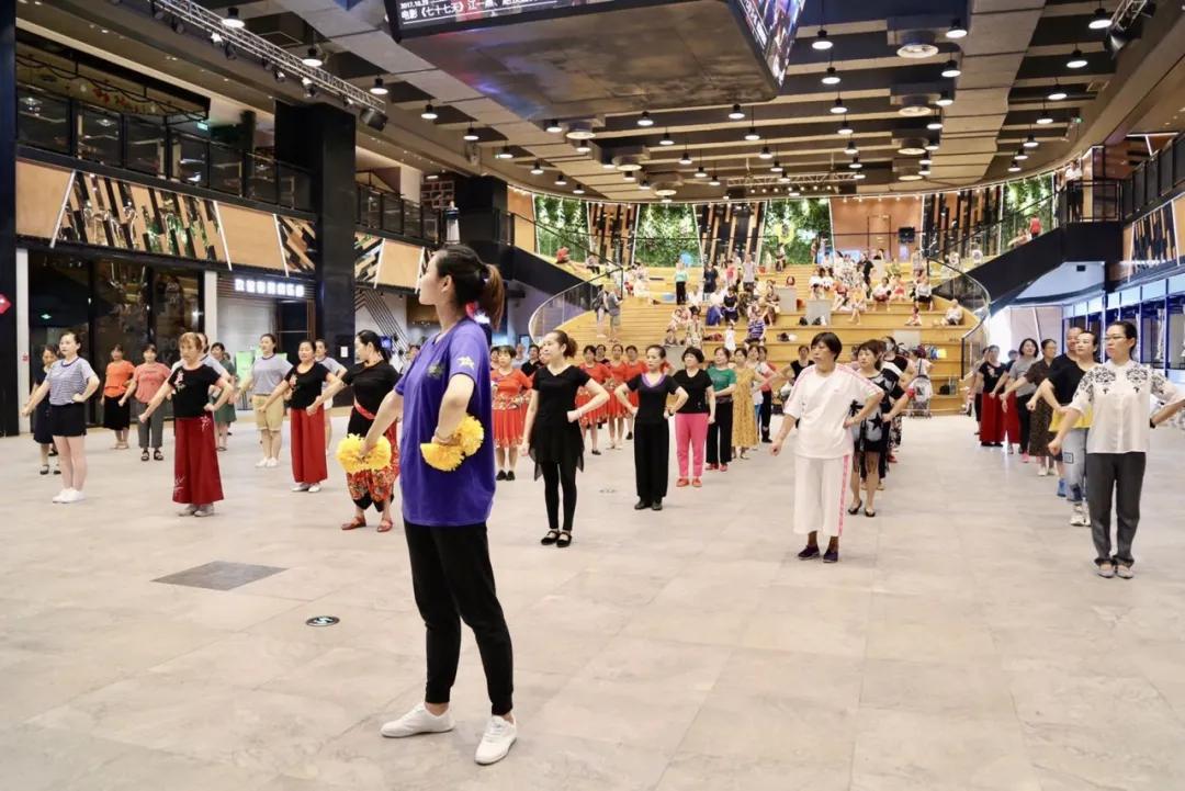 燃！足球小将、啦啦赛进社区……全民健身日，科学城邀你一起燃烧卡路里