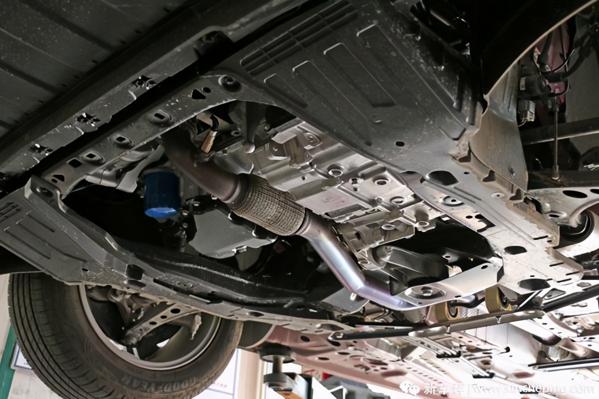 新君威1.5t底盘拆解视频,别克新君威底盘调教怎么样