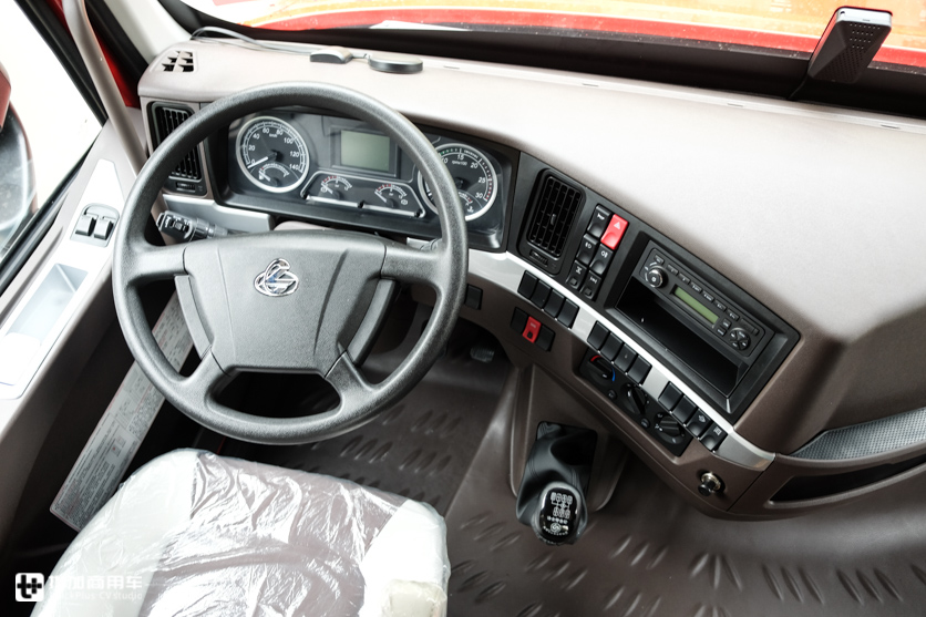 30万左右的卡车,30万国六牵引车