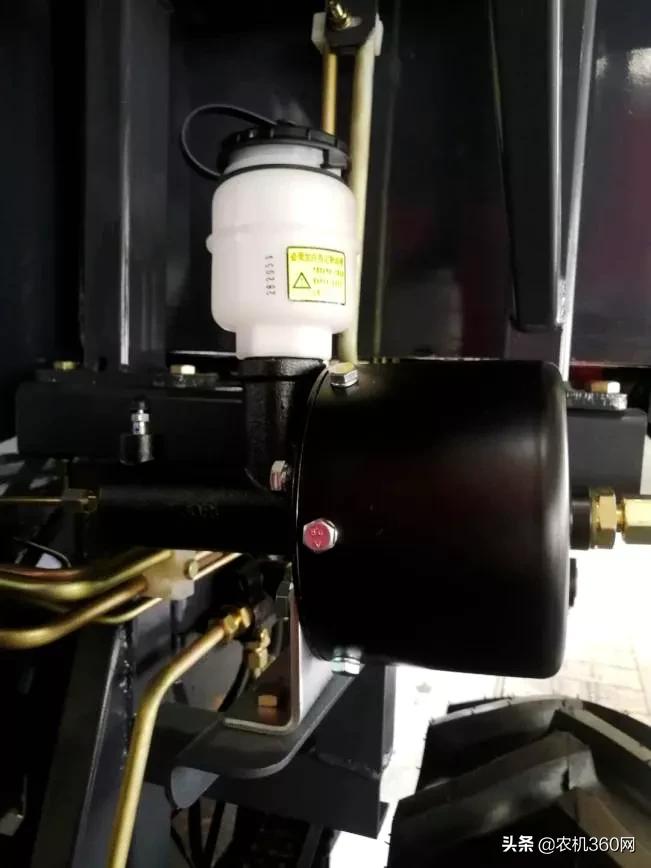 2020款东方红收割玉米机图片大全,东方红新款玉米机