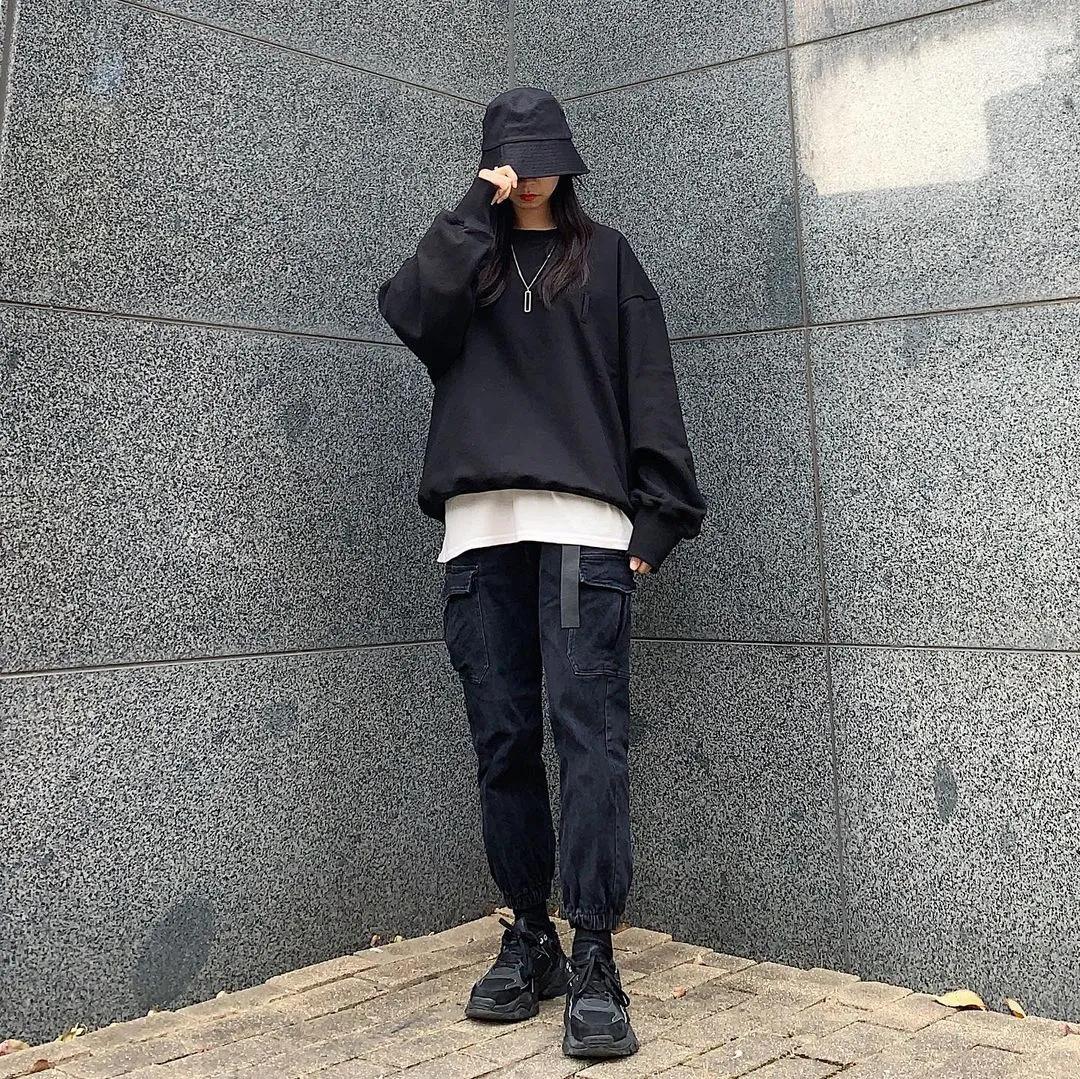 为什么韩国人总能把丑鞋穿成爆款，拍照技巧发色妆容，配饰少不了