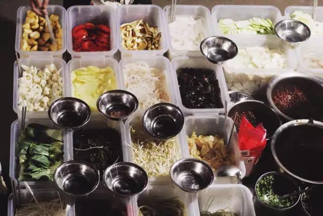 昆明美食街推荐店排名前十有哪些,昆明翠湖公园周边的美食街