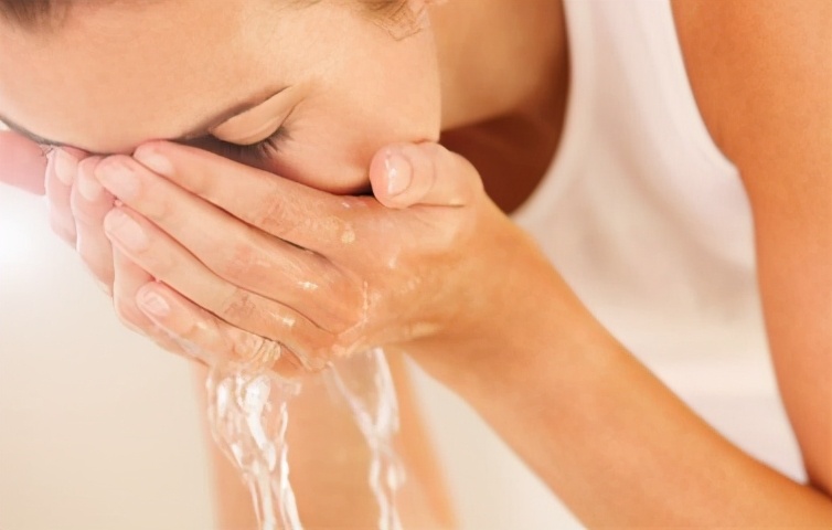 孕妇身体干燥起皮怎么补水最快,冬季孕妈皮肤干燥怎么办