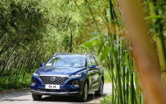 不卖产品卖人设,不卖人设