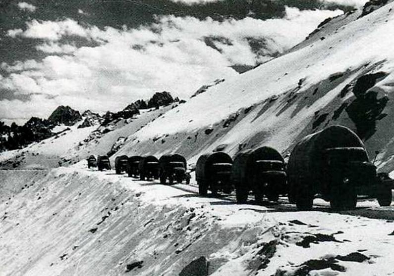 为了这两条公路，11万人开进“世界屋脊”，3千多名英烈捐躯！中国为什么总能创造奇迹