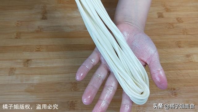 拉面做法不用擀面棒,拉面怎么做又滑又筋道