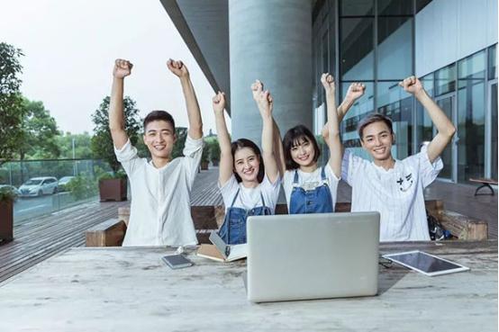 公务员真的永远是铁饭碗吗,95后吐槽公务员工资