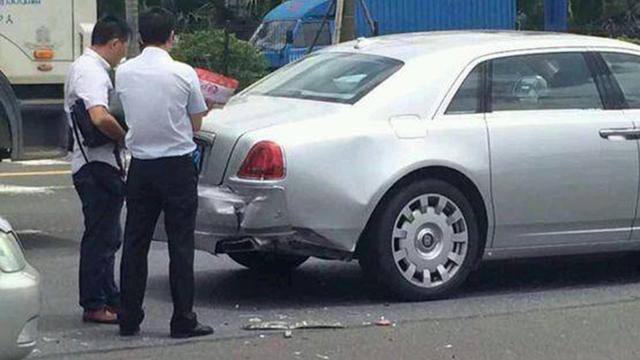 买劳斯莱斯跑婚车多久能回本,买个二手劳斯莱斯跑婚车划算吗