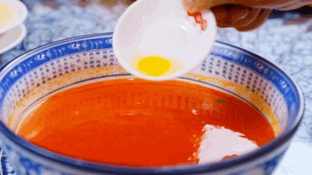 过桥米线汤底的简易做法,过桥米线汤底是什么做的