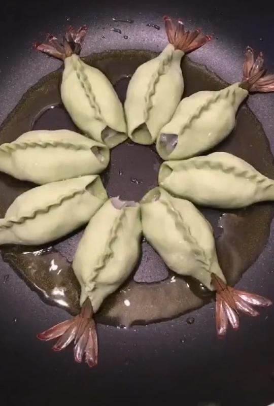 菠菜鸡蛋虾饺的做法,菠菜虾饺的家常做法