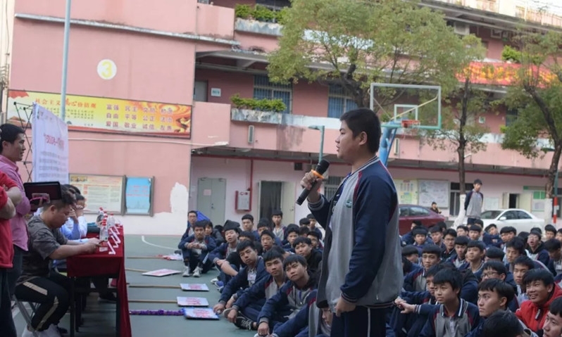 广州高校突现众多改装车,中国改装文化跨出了重要一步!