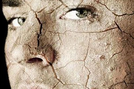 脸部缺水突然大量补水脸起红块,脸部严重缺水怎么补水油皮