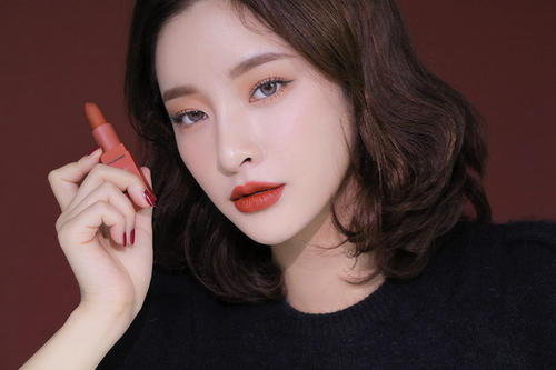 又贵又不好看的口红,口红推荐涂上非常滋润非常光滑