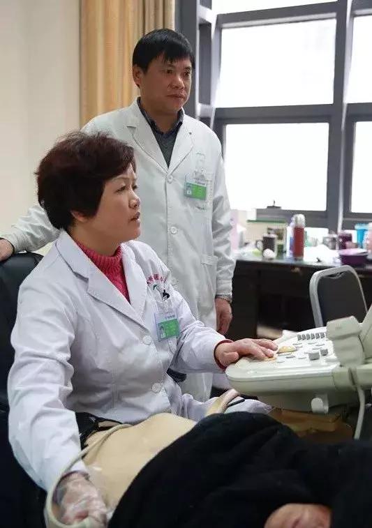 我明明开的是彩超,图像怎么是黑白的?