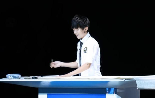 易烊千玺17岁生日今天要开心原声,易烊千玺说自己才19岁