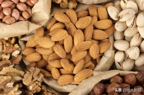 创业失败20次，最终将一袋坚果卖出百亿，成安徽首富