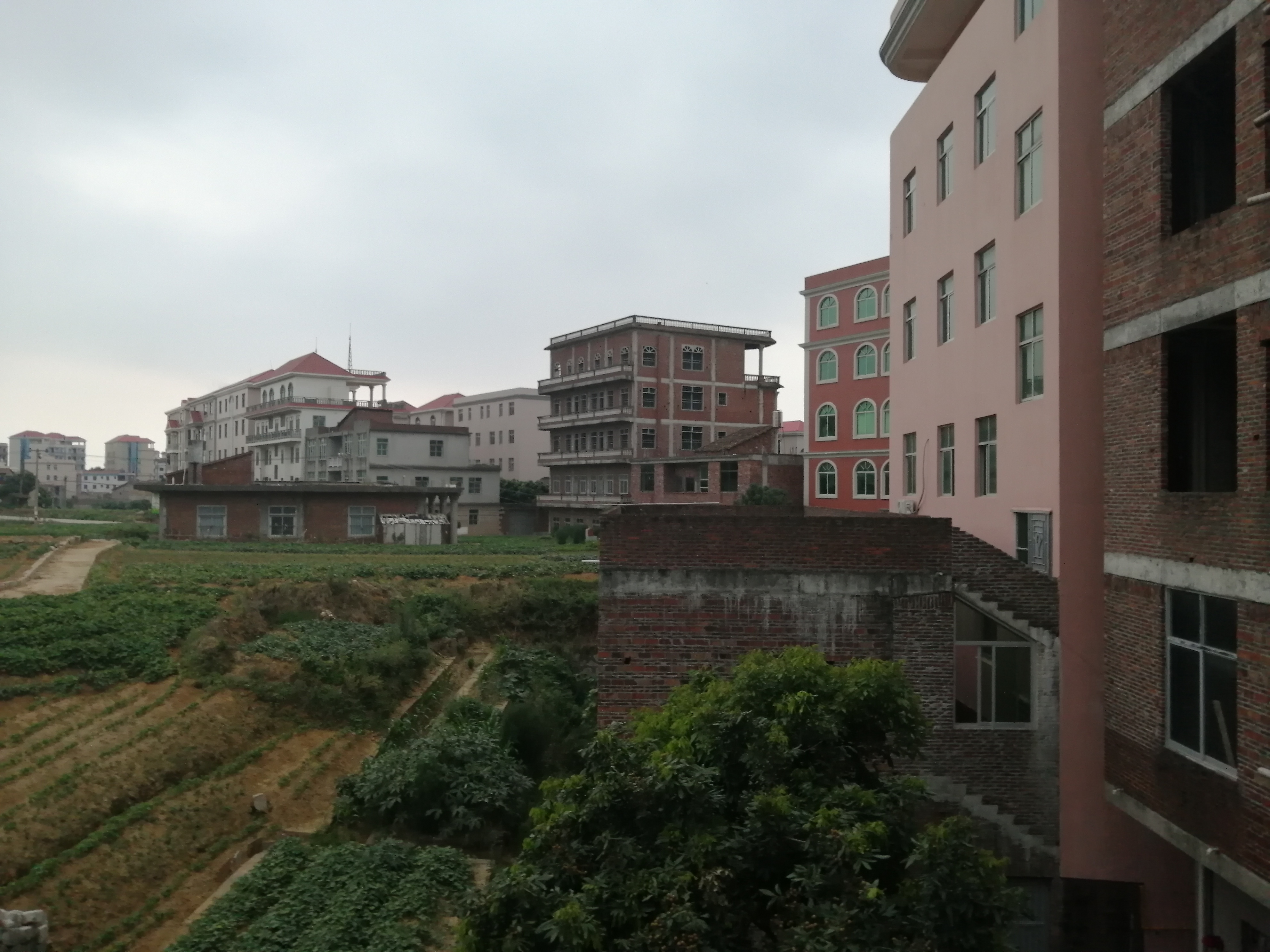 为什么北方盖平房南方盖楼房,适合北方农村的一层房屋