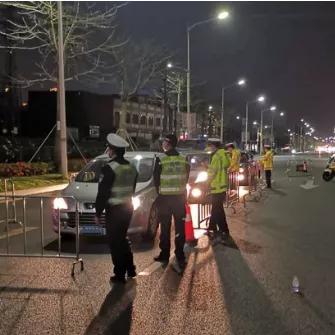 醉猫被逮捕,醉猫被警察抓视频