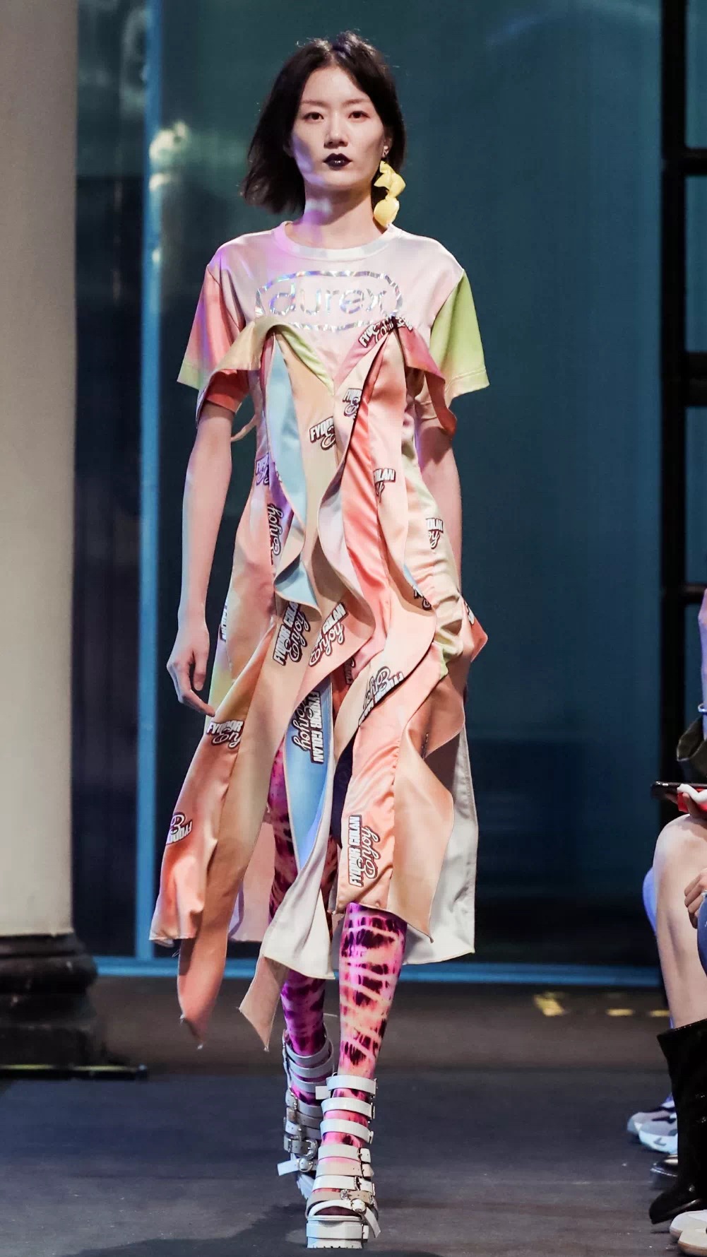 杜蕾斯居然开始卖衣服了？只是这衣服谁敢随便穿上街啊