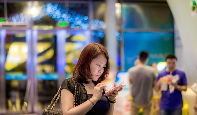 微信怎么隐藏头像让指定人隐身,怎样让自己微信头像昵称消失