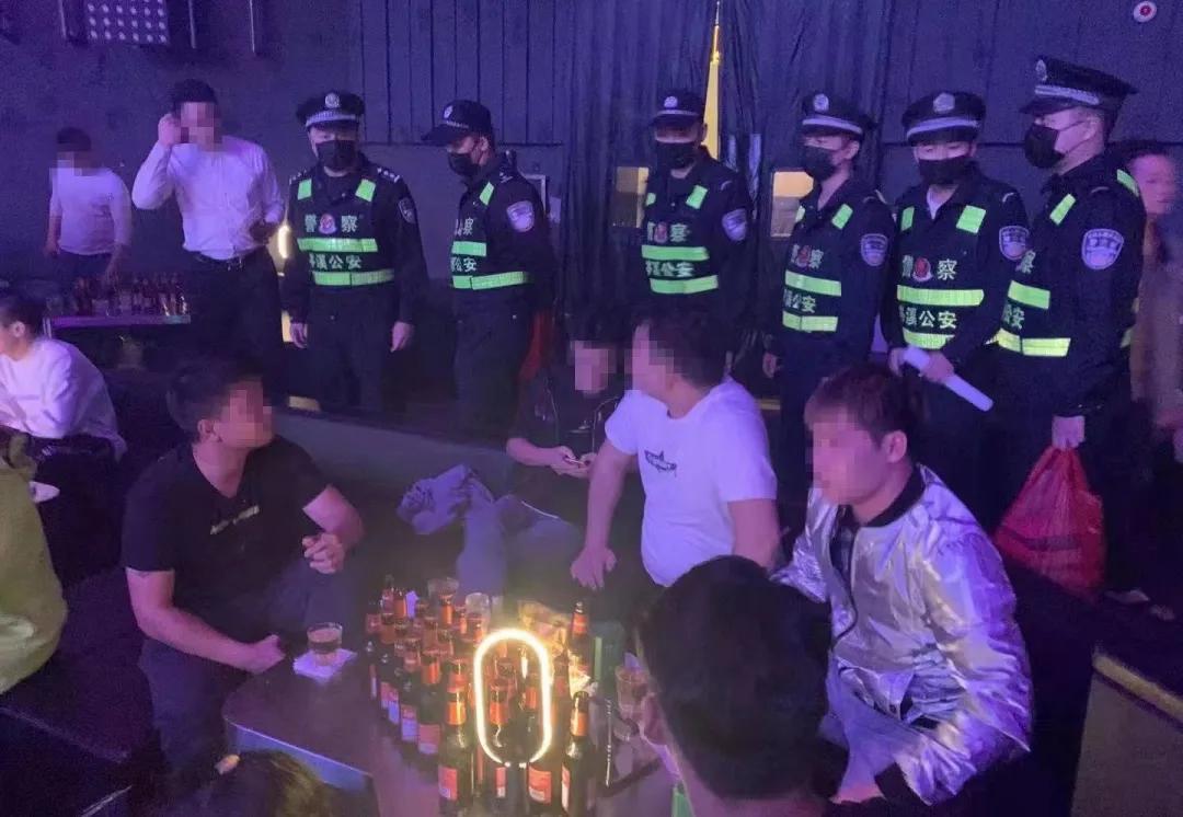 凌晨出动开展夜查行动,警方星夜清查风暴