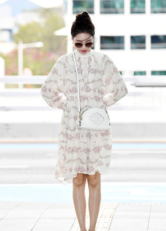 宣美heartburn碎花白裙子,宣美粉色碎花裙