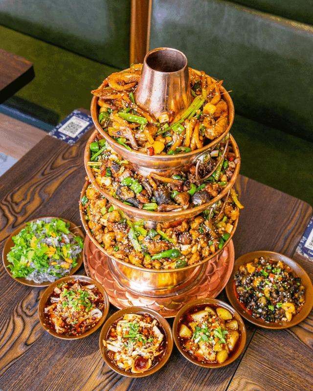 火爆襄阳的3层“壕锅”来袭！还有360°满到爆的龙虾牛蛙双子塔！