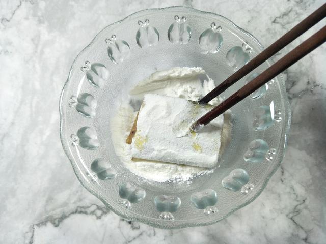 煎鱼的时候怎样煎不粘锅不脱皮,煎鱼不粘锅不破皮的正确方法