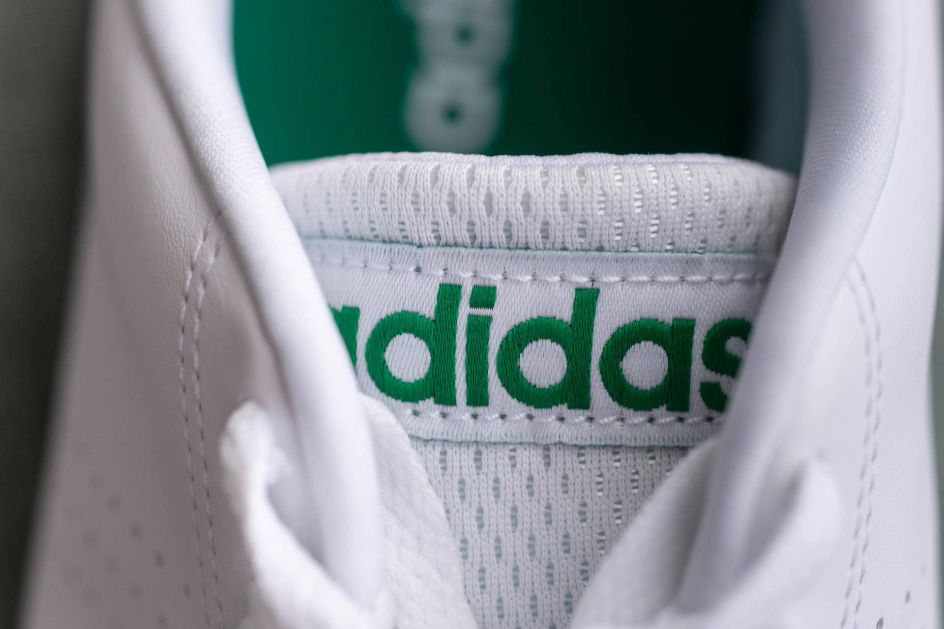 阿迪vs耐克足球鞋,阿迪和耐克小白鞋哪个好