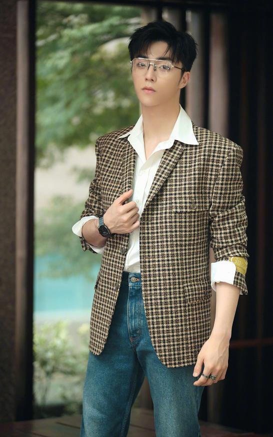 王俊凯穿西装好看,王俊凯时尚西装