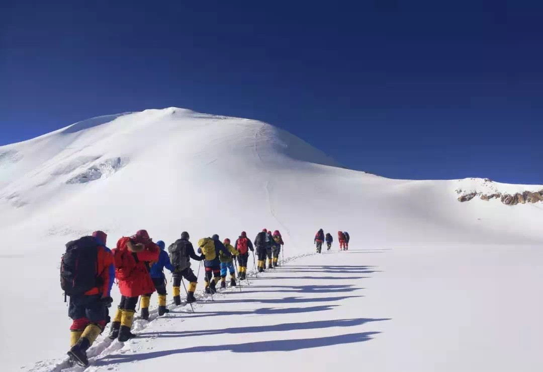 12000米的珠峰,珠峰顶峰停留的极限时间