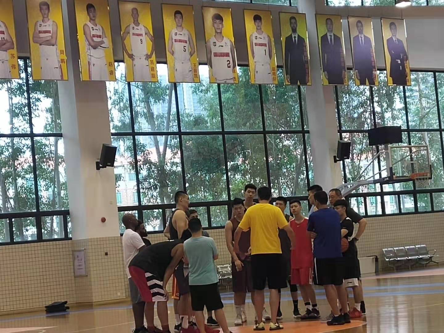 宏远杜锋新阵容,宏远年轻人上场比赛杜锋的无奈