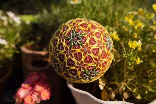 男人手里握的叫保健球，女人手里握的叫什么球？