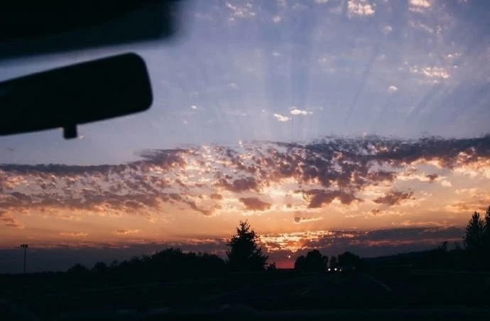 祝你听落日飞车，早日睡到心上人