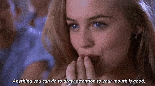 现在的女生喜欢戴玉佩还是项链,现在女孩子都流行戴什么项链