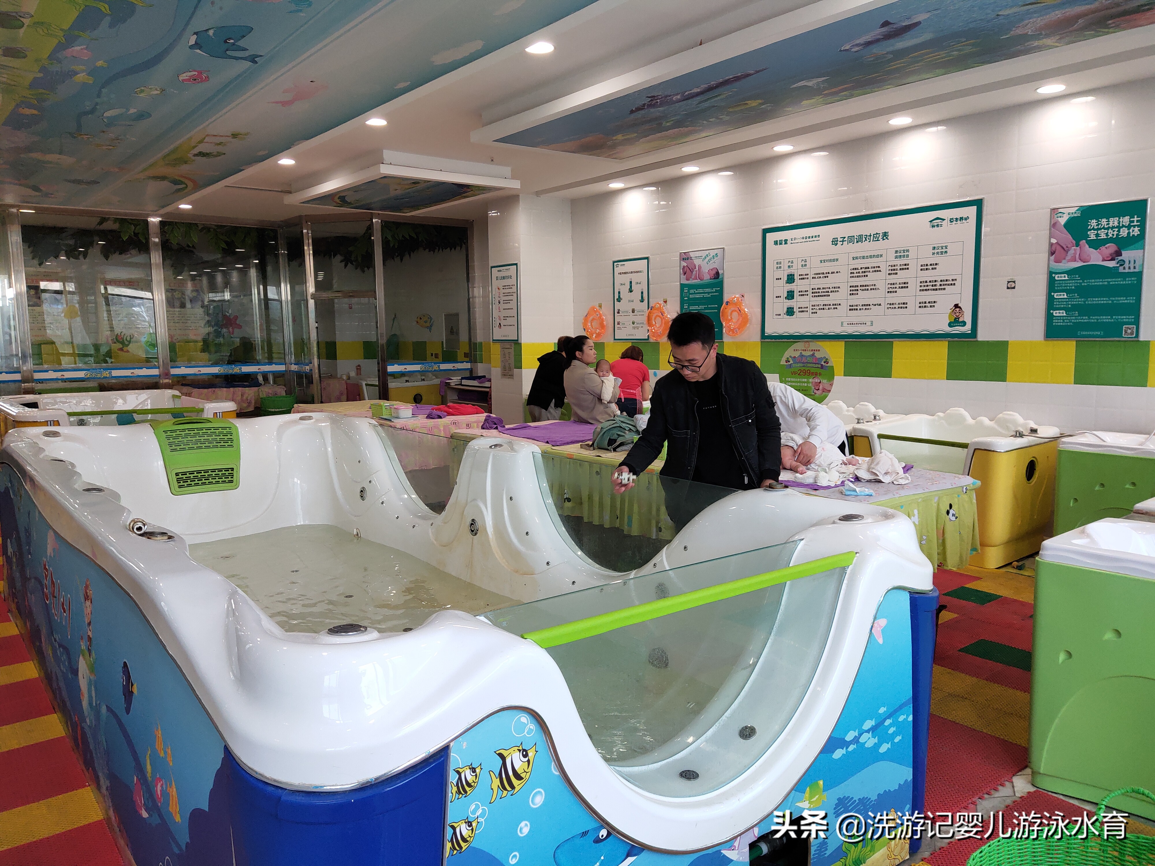 婴儿游泳馆加盟价格多少钱,小型婴幼儿游泳馆加盟