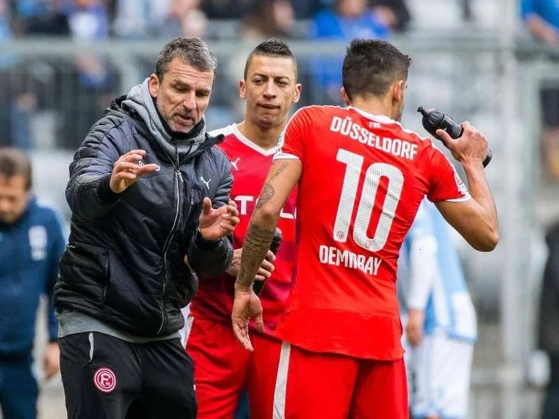 久尔吉奇小传丨塞国脚欧联杯梅开二度，哈马比坏男孩罢训投蓉