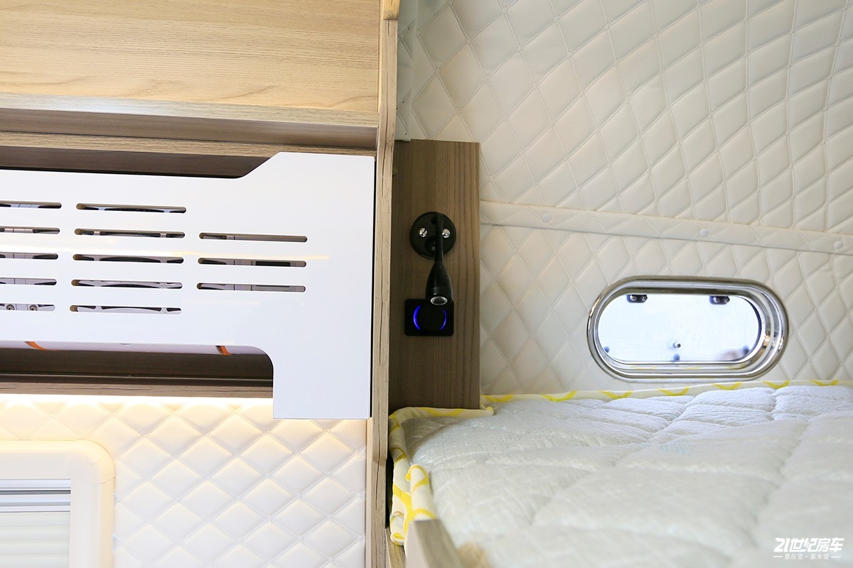 性价比入门房车,新飞国六平头轻卡房车