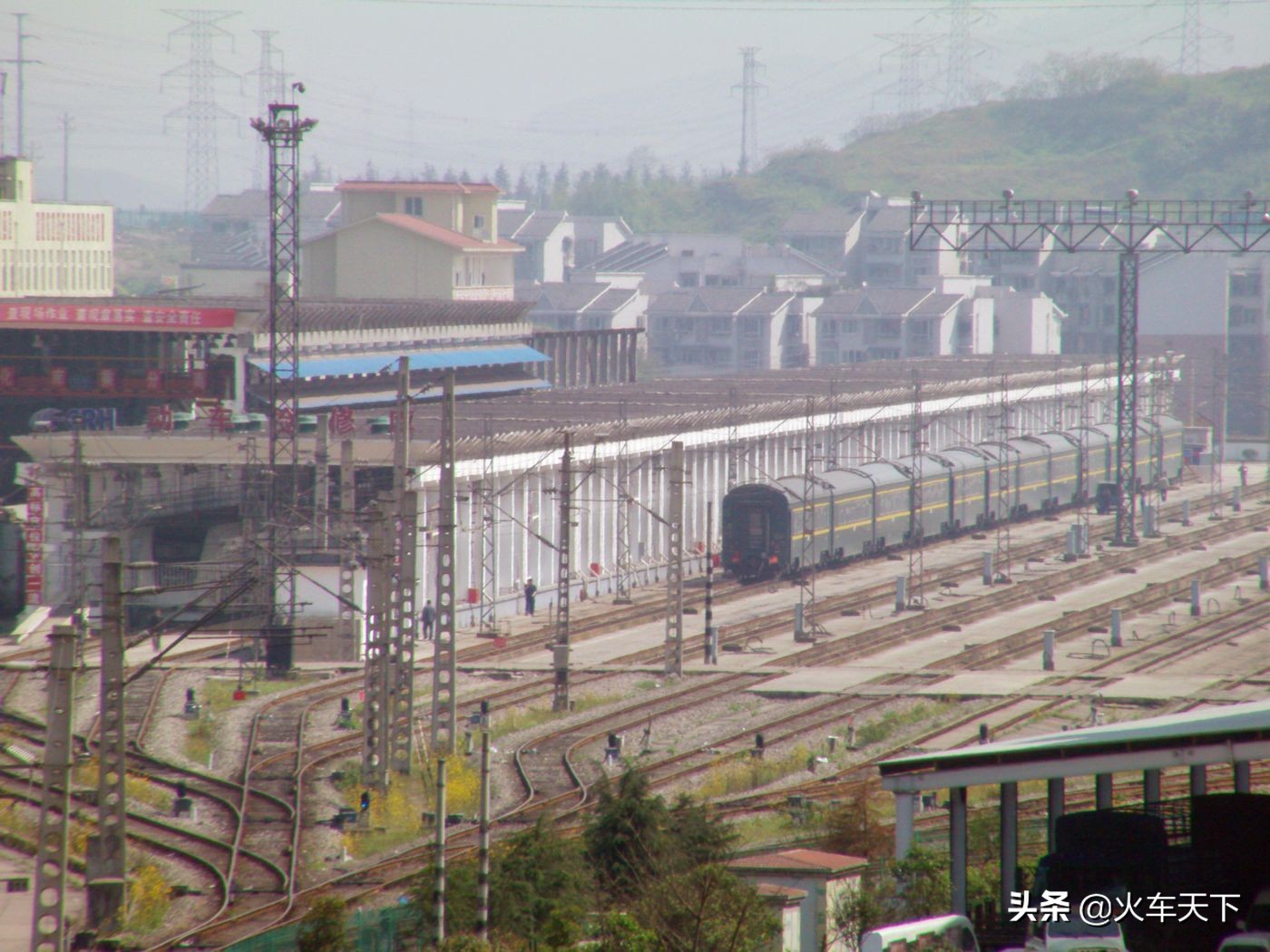 重庆到拉萨的火车是西宁的吗,从重庆到拉萨的火车经过哪些地方