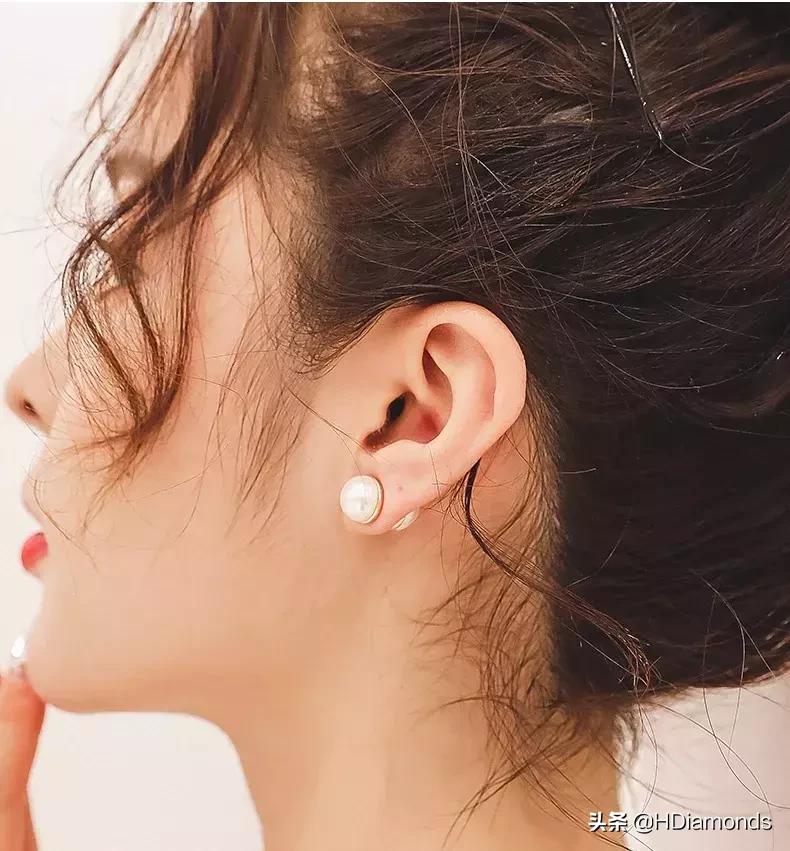 耳环、耳钉、耳线和耳夹，没戴好不仅伤品味，还伤身体。