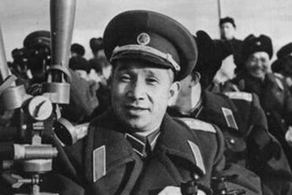 毛主席要粟裕入朝作战，粟裕因头痛错过，后才知他头里有3枚弹片