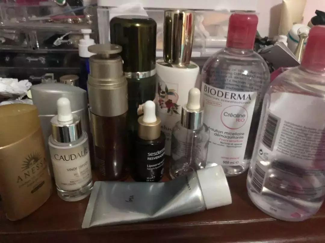 让我看看你的梳妆台吧，护肤品买大瓶+空瓶回购才是真爱