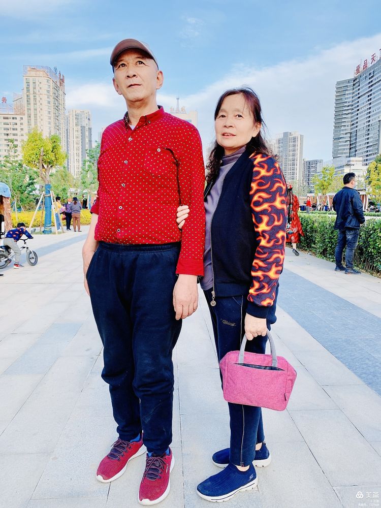 洛阳牡丹广场：*疆新**舞大联欢