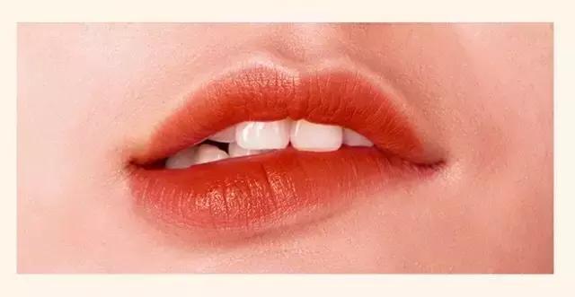 美宝莲和玛丽黛佳定妆粉哪个更好,美宝莲和玛丽黛佳口红哪个好