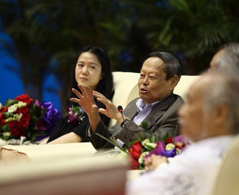 28岁翁帆为何下嫁82岁杨振宁,82岁杨振宁与28岁的翁帆现况怎样