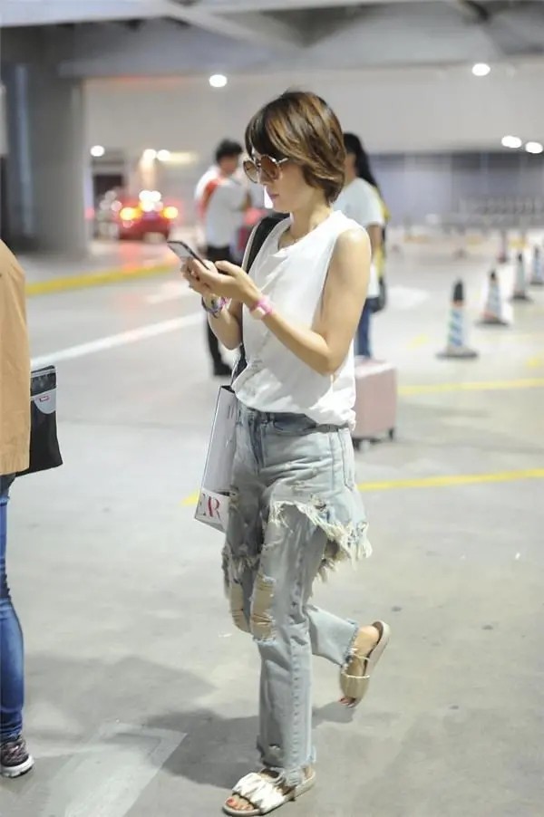 马伊琍穿牛仔长裤背影,马伊琍穿牛仔裙图片